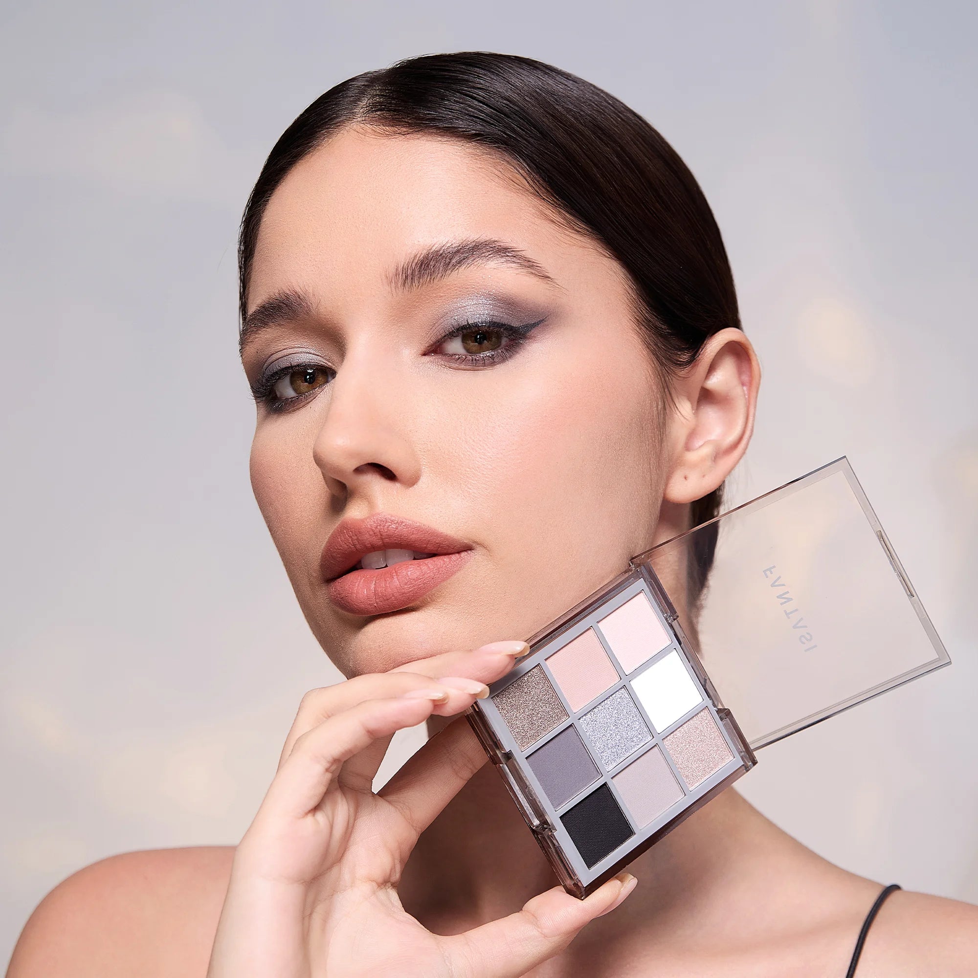 Fantasique Essential 9 Eyeshadow Palette